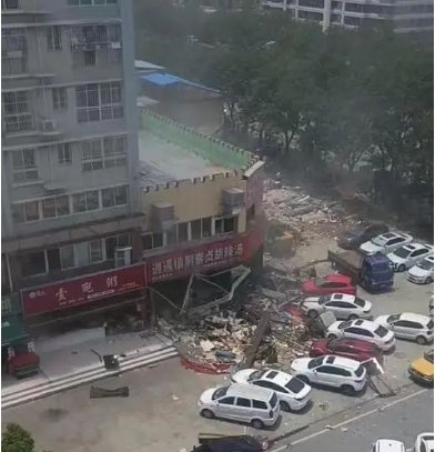 高新区赵营社区一门店发生燃气闪爆事件现场.png